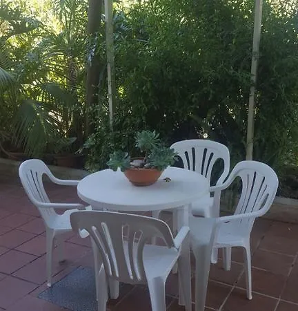 Dona Sisa Apartment *